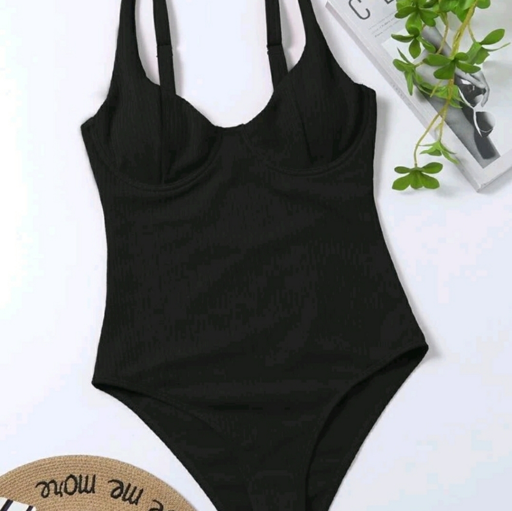Solid underwire one piece swimsuit